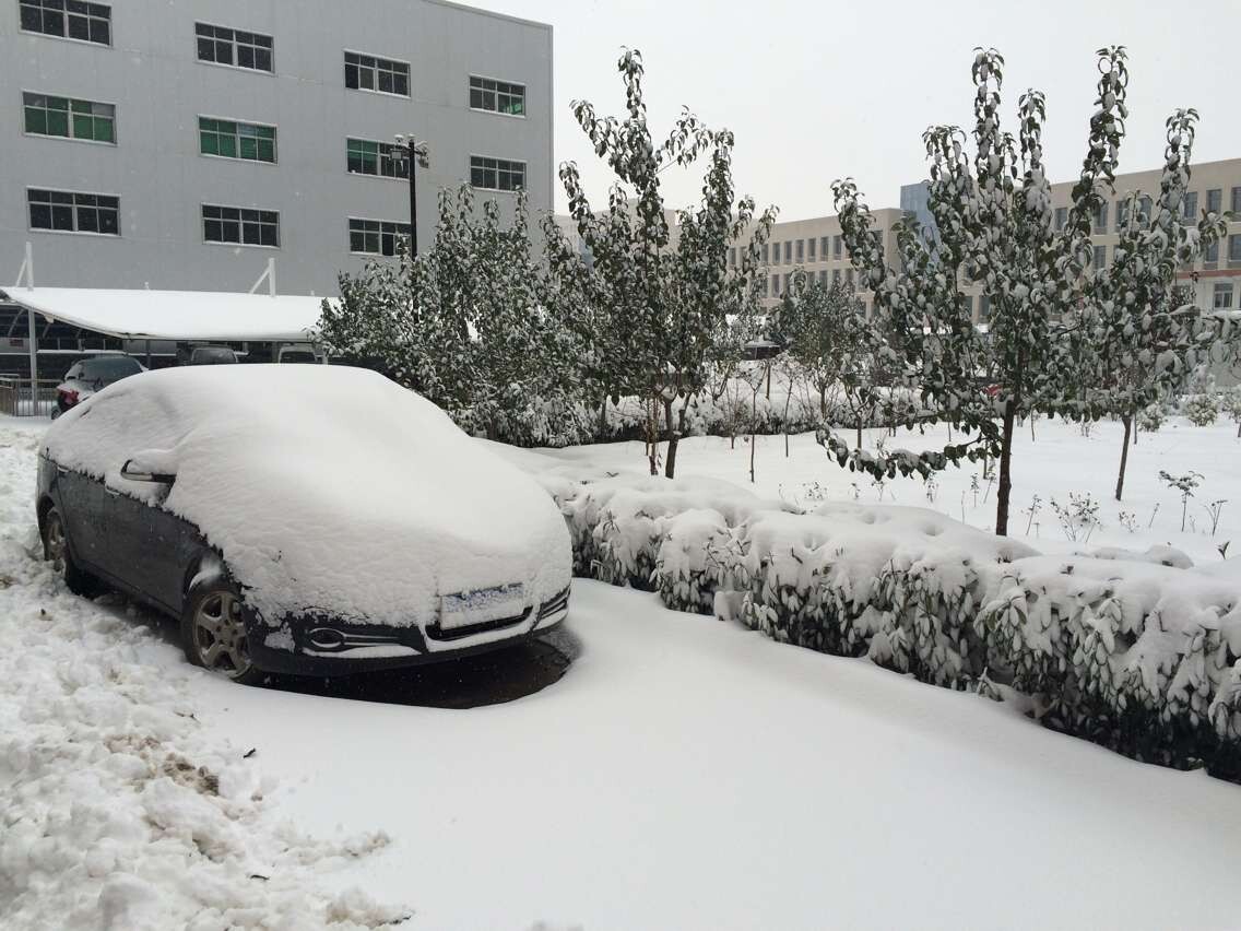 乐彩工厂雪景